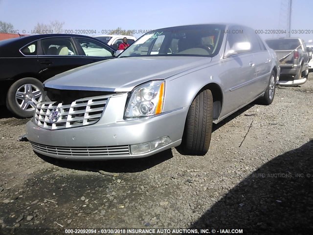 1G6KH5E63BU116917 - 2011 CADILLAC DTS PREMIUM COLLECTION SILVER photo 2