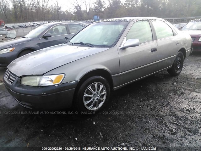 4T1BG22KXVU777554 - 1997 TOYOTA CAMRY CE/LE/XLE GRAY photo 2