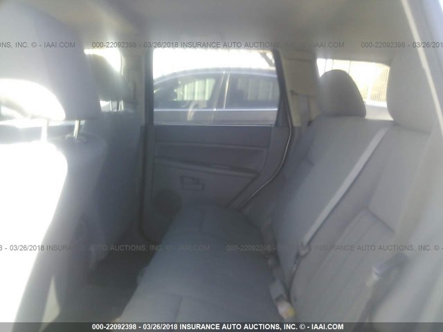 1J4GR48K05C685277 - 2005 JEEP GRAND CHEROKEE LAREDO/COLUMBIA/FREEDOM 银色 照片 8