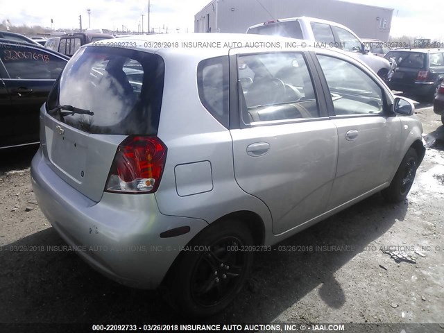 KL1TD62685B413406 - 2005 CHEVROLET AVEO LS SILVER photo 4