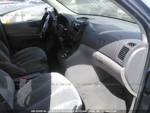 KNDMB233086195197 - 2008 KIA SEDONA EX/LX GRAY photo 5