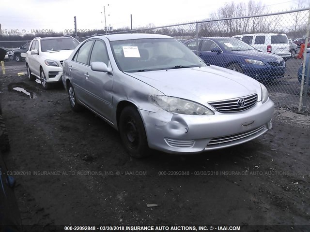 4T1BE30K05U019317 - 2005 TOYOTA CAMRY LE/XLE/SE 银色 照片 1
