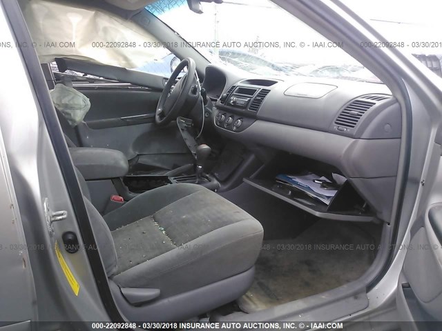 4T1BE30K05U019317 - 2005 TOYOTA CAMRY LE/XLE/SE 银色 照片 5