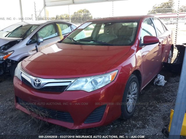 4T1BF1FK8EU826838 - 2014 TOYOTA CAMRY L/SE/LE/XLE RED photo 2