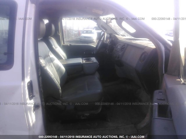 1FT7X2B68CEB91584 - 2012 FORD F250 SUPER DUTY WHITE photo 5
