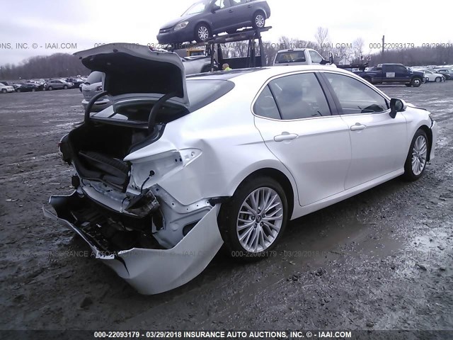 4T1B11HK4JU007864 - 2018 TOYOTA CAMRY L/LE/XLE/SE/XSE WHITE photo 4