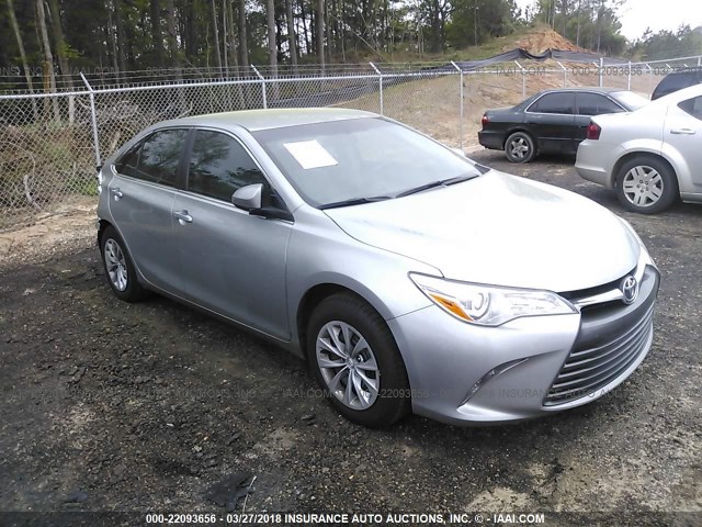 4T4BF1FK0GR560742 - 2016 TOYOTA CAMRY LE/XLE/SE/XSE ვერცხლისფერი ფოტო 1