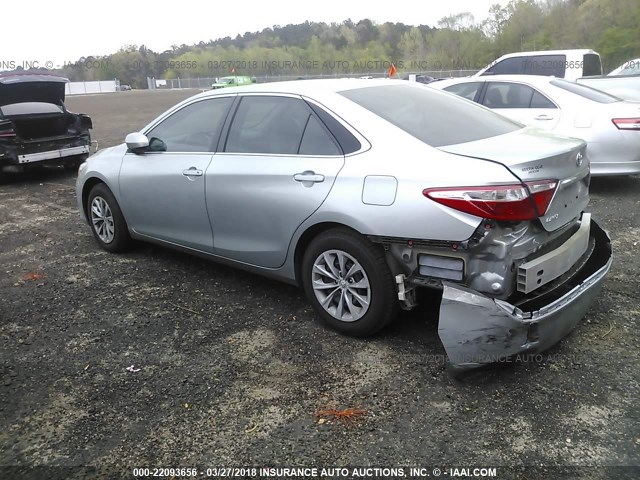4T4BF1FK0GR560742 - 2016 TOYOTA CAMRY LE/XLE/SE/XSE ვერცხლისფერი ფოტო 3