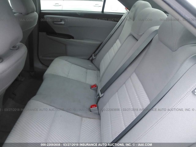 4T4BF1FK0GR560742 - 2016 TOYOTA CAMRY LE/XLE/SE/XSE ვერცხლისფერი ფოტო 8