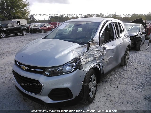 3GNCJKSBXHL257175 - 2017 CHEVROLET TRAX LS SILVER photo 6