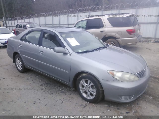4T1BF30K55U621112 - 2005 TOYOTA CAMRY LE/XLE/SE GRAY photo 1