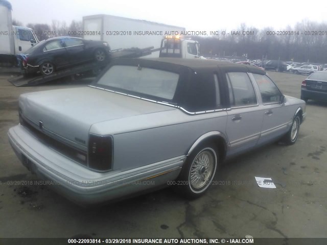 1LNLM83W0NY707880 - 1992 LINCOLN TOWN CAR CARTIER SILVER photo 4