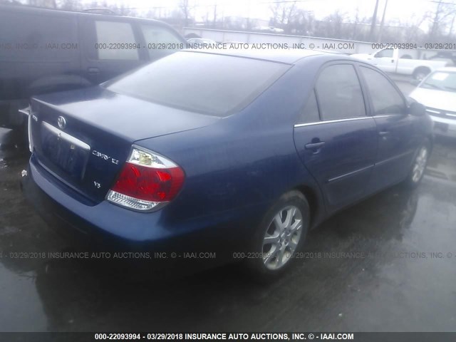 4T1BF30K15U084741 - 2005 TOYOTA CAMRY LE/XLE/SE 深蓝色 照片 4