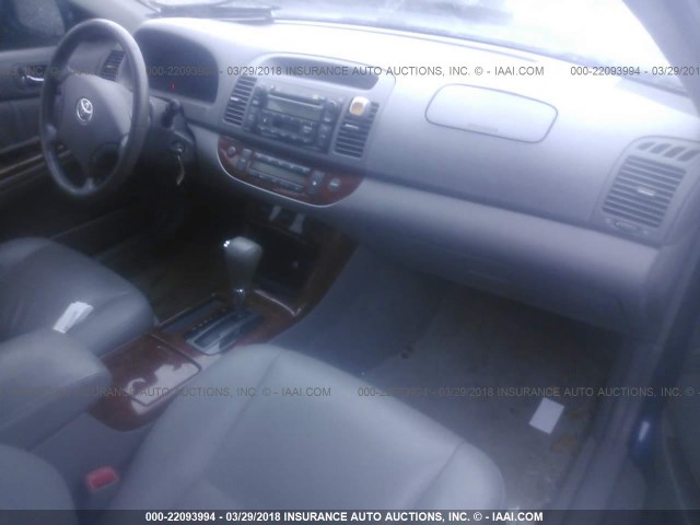 4T1BF30K15U084741 - 2005 TOYOTA CAMRY LE/XLE/SE 深蓝色 照片 5