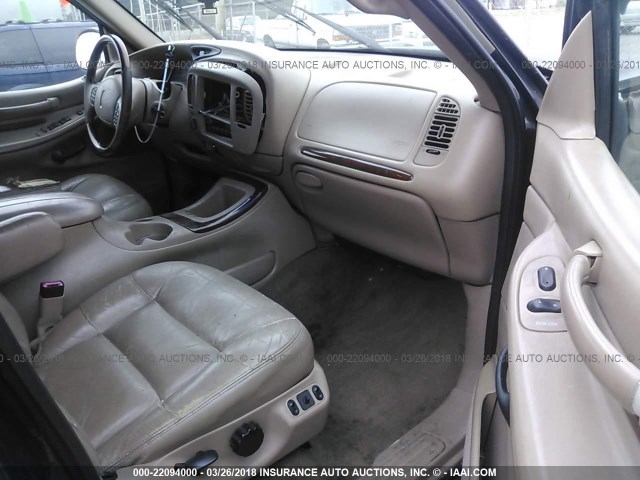 5LMPU28L7XLJ12891 - 1999 LINCOLN NAVIGATOR შავი ფოტო 5