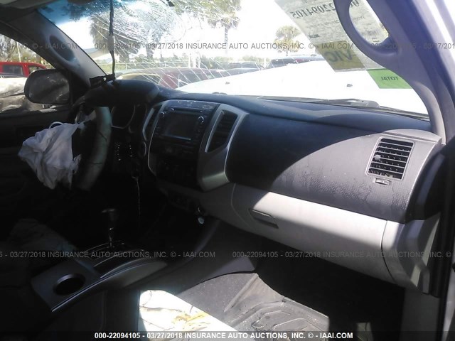 5TFLU4EN0DX054568 - 2013 TOYOTA TACOMA DOUBLE CAB ვერცხლისფერი ფოტო 5