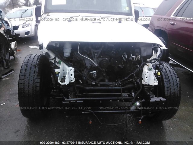 1C4BJWDG8GL100579 - 2016 JEEP WRANGLER UNLIMITE SPORT WHITE photo 6