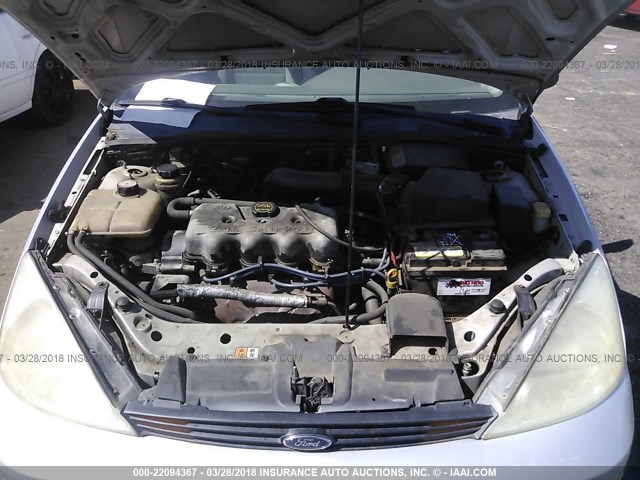 1FAFP33P72W189249 - 2002 FORD FOCUS LX SILVER photo 10