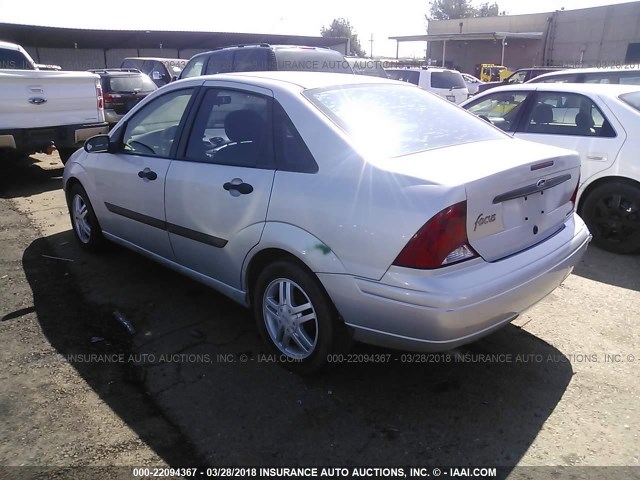 1FAFP33P72W189249 - 2002 FORD FOCUS LX SILVER photo 3