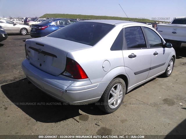 1FAFP33P72W189249 - 2002 FORD FOCUS LX SILVER photo 4