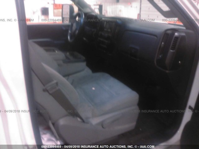 1GC0CUEGXFZ103063 - 2015 CHEVROLET SILVERADO C2500 HEAVY DUTY WHITE photo 5