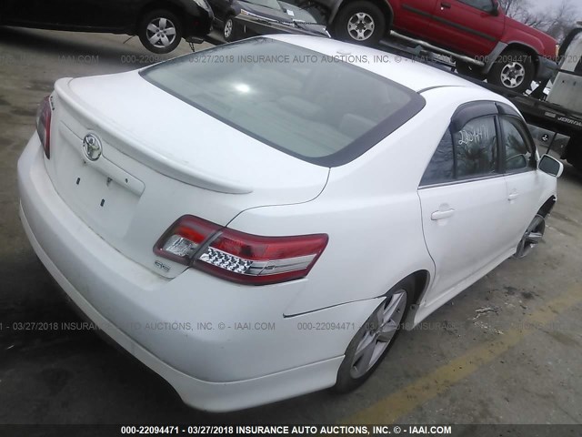 4T1BF3EK4BU747613 - 2011 TOYOTA CAMRY SE/LE/XLE WHITE photo 4