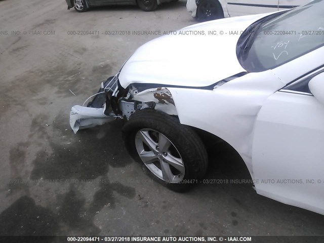 4T1BF3EK4BU747613 - 2011 TOYOTA CAMRY SE/LE/XLE WHITE photo 6