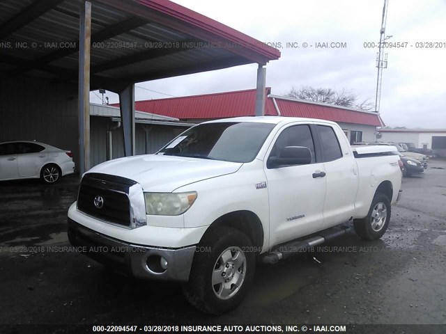 5TFRV541X7X020671 - 2007 TOYOTA TUNDRA DOUBLE CAB SR5 WHITE photo 2