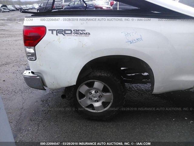 5TFRV541X7X020671 - 2007 TOYOTA TUNDRA DOUBLE CAB SR5 WHITE photo 6