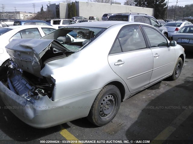 JTDBE32K020096189 - 2002 TOYOTA CAMRY LE/XLE/SE SILVER photo 4