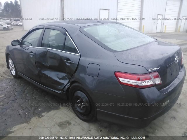 4T1BF3EKXAU518304 - 2010 TOYOTA CAMRY SE/LE/XLE GRAY photo 3