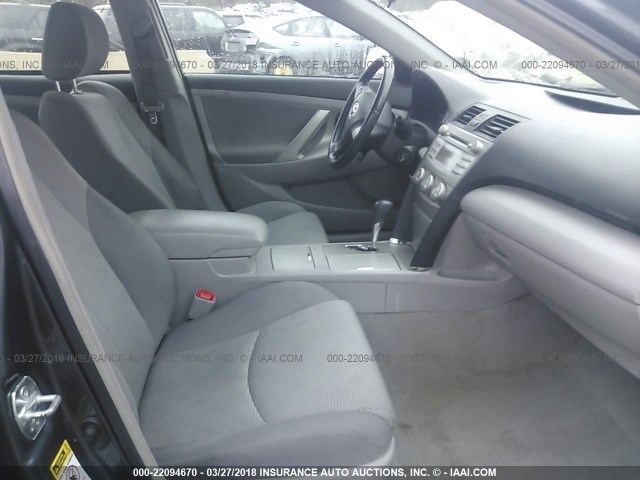 4T1BF3EKXAU518304 - 2010 TOYOTA CAMRY SE/LE/XLE GRAY photo 5