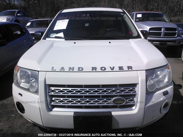 SALFR24N48H078207 - 2008 LAND ROVER LR2 HSE WHITE photo 6