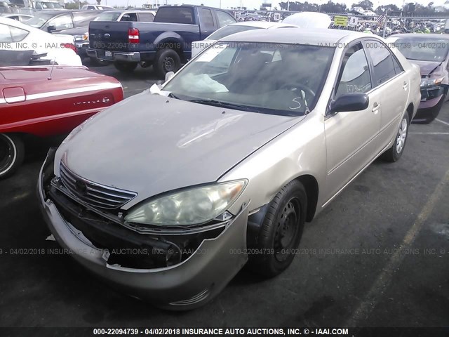 4T1BE32K25U597447 - 2005 TOYOTA CAMRY LE/XLE/SE შამპანური ფოტო 2