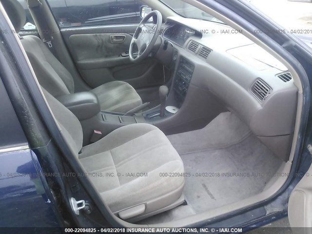 4T1BG22K9VU790523 - 1997 TOYOTA CAMRY CE/LE/XLE 蓝色 照片 5
