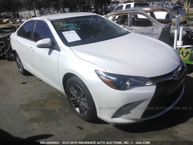 4T1BF1FK2HU297746 - 2017 TOYOTA CAMRY LE/XLE/SE/XSE WHITE photo 1