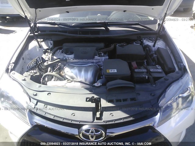 4T1BF1FK2HU297746 - 2017 TOYOTA CAMRY LE/XLE/SE/XSE WHITE photo 10