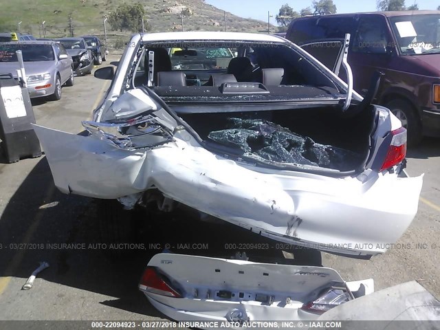 4T1BF1FK2HU297746 - 2017 TOYOTA CAMRY LE/XLE/SE/XSE WHITE photo 6