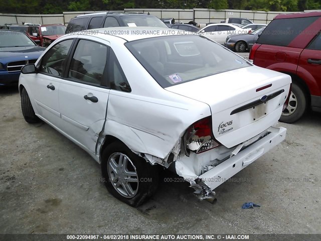 1FAFP34394W187517 - 2004 FORD FOCUS SE COMFORT/SE SPORT WHITE photo 3