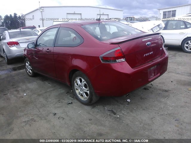 1FAHP3CN6AW261371 - 2010 FORD FOCUS SE RED photo 3