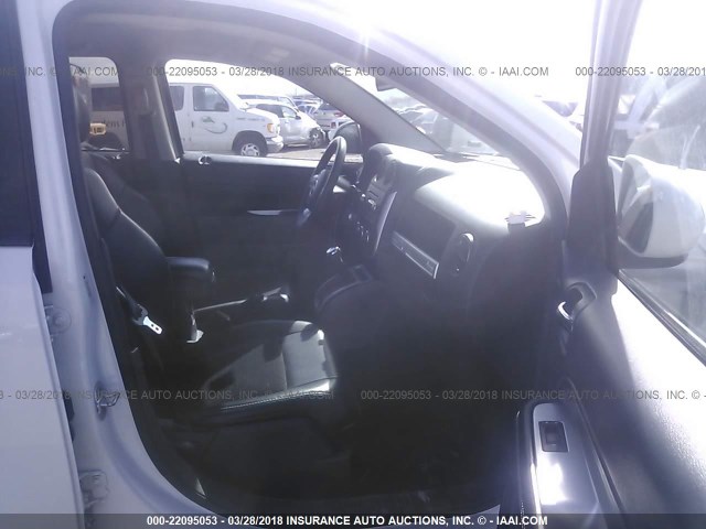 1C4NJCEA8GD633001 - 2016 JEEP COMPASS LATITUDE 白色 照片 5