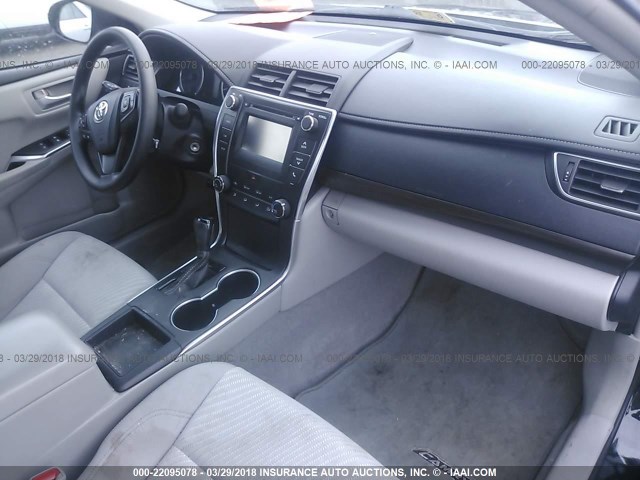 4T4BF1FK9GR583775 - 2016 TOYOTA CAMRY LE/XLE/SE/XSE 黑色 照片 5