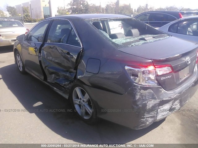 4T1BF1FK4EU313196 - 2014 TOYOTA CAMRY L/SE/LE/XLE 灰色 照片 3