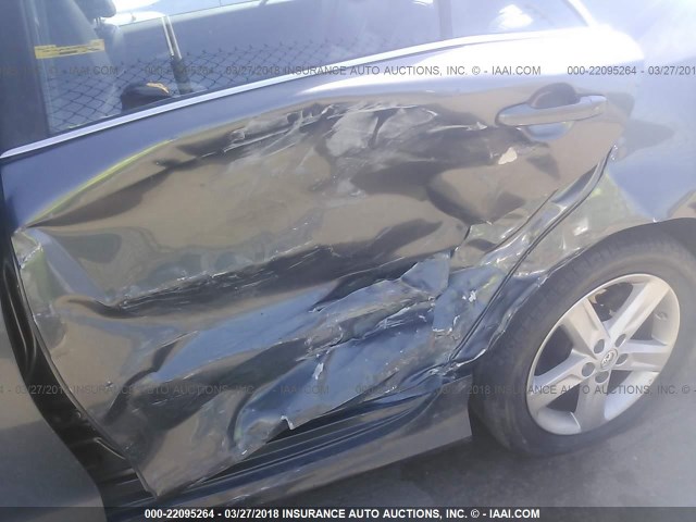 4T1BF1FK4EU313196 - 2014 TOYOTA CAMRY L/SE/LE/XLE 灰色 照片 6