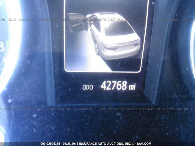 4T1BF1FK7HU304061 - 2017 TOYOTA CAMRY LE/XLE/SE/XSE WHITE photo 7