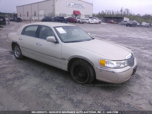 1LNHM83W42Y663626 - 2002 LINCOLN TOWN CAR CARTIER CREAM photo 1