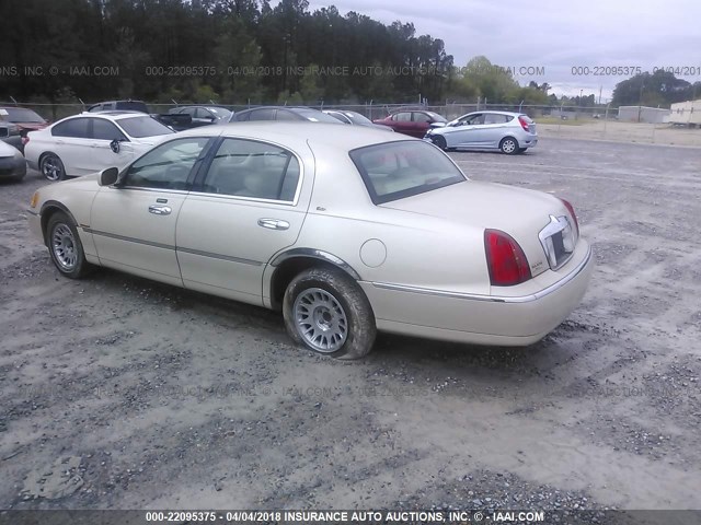 1LNHM83W42Y663626 - 2002 LINCOLN TOWN CAR CARTIER CREAM photo 3