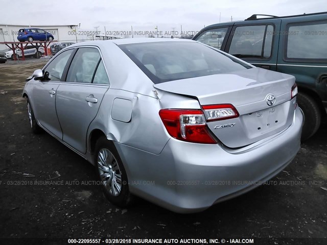 4T1BF1FK9EU366251 - 2014 TOYOTA CAMRY L/SE/LE/XLE 银色 照片 3