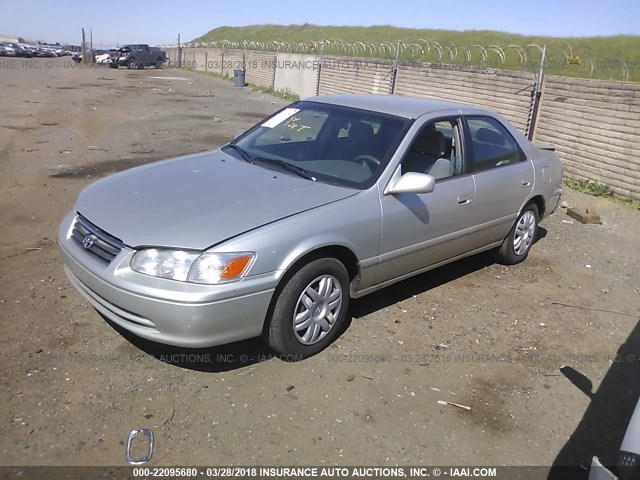 4T1BG22K41U832140 - 2001 TOYOTA CAMRY CE/LE/XLE SILVER photo 2