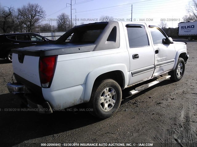 3GNEC12Z95G187165 - 2005 CHEVROLET AVALANCHE C1500 WHITE photo 4